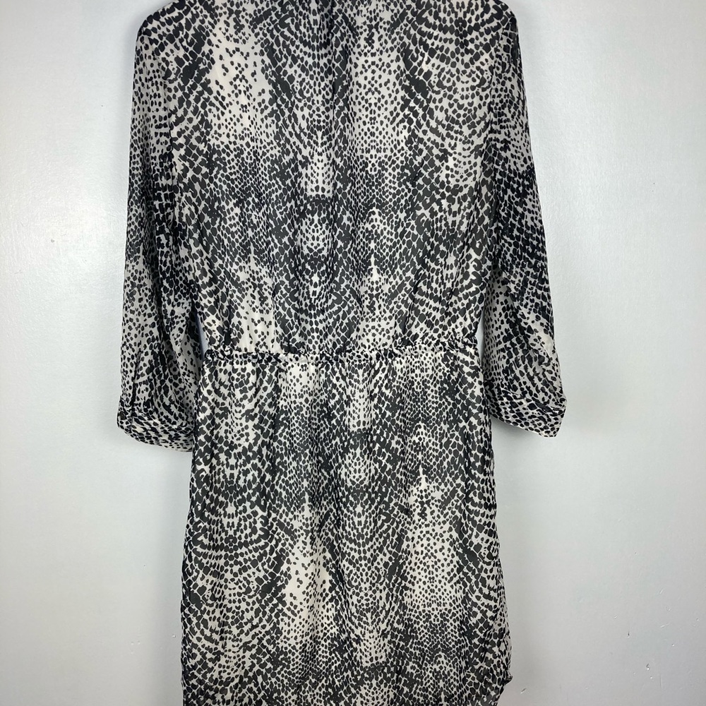 Vince Camuto Dress Size 2. - Picture 3 of 8